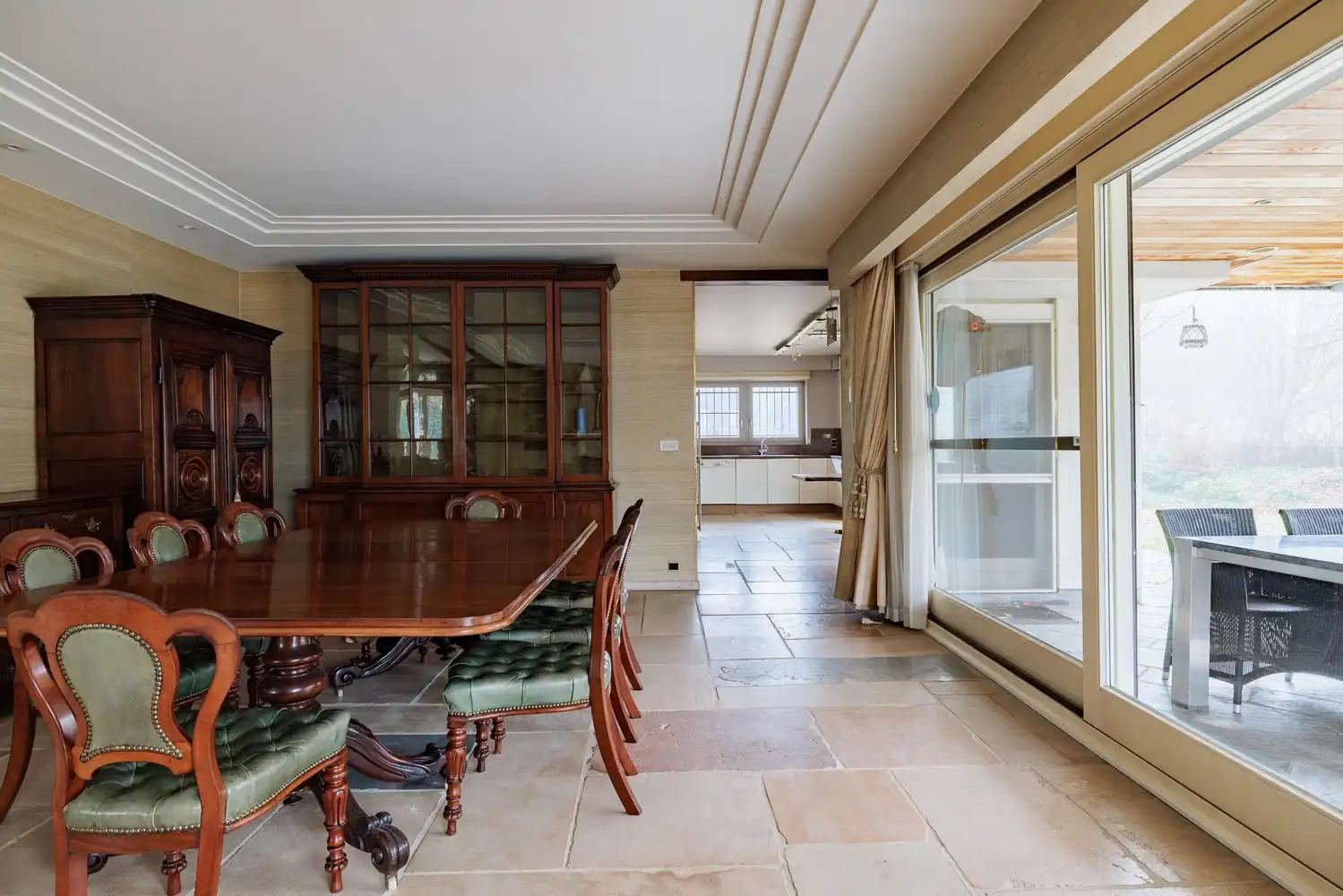 Riante villa op ruim perceel van ca. 3.928m2 foto 8