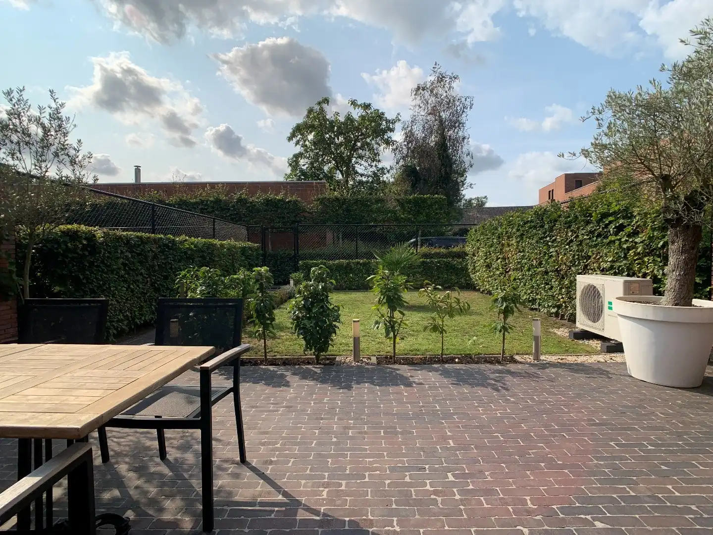 Recent gelijkvloers appartement met tuin, 2 slaapkamers en dressing foto 24