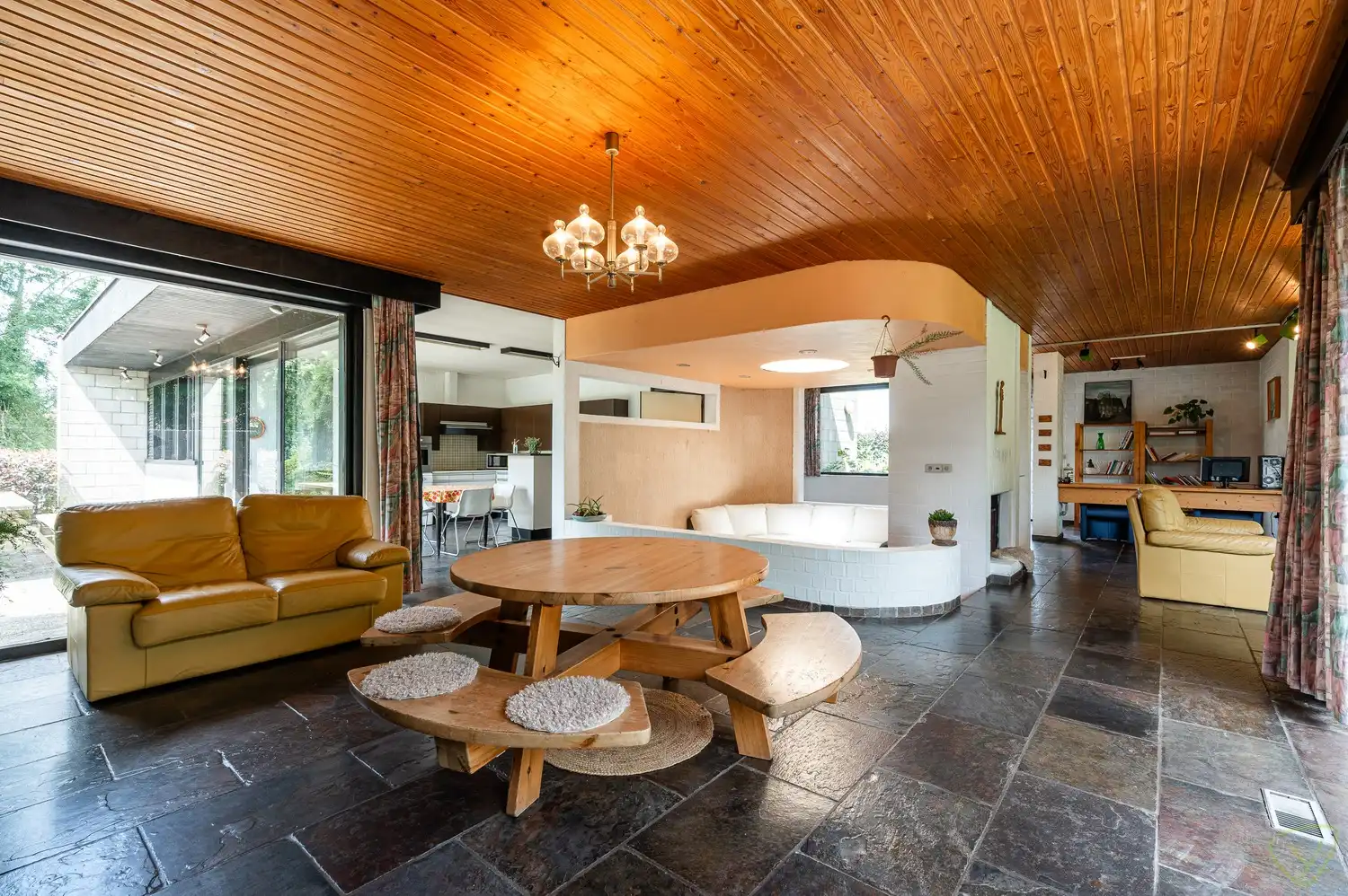 Modernistische villa met praktijkruimte en zuidwestgerichte tuin op riant perceel in Lembeke foto 10