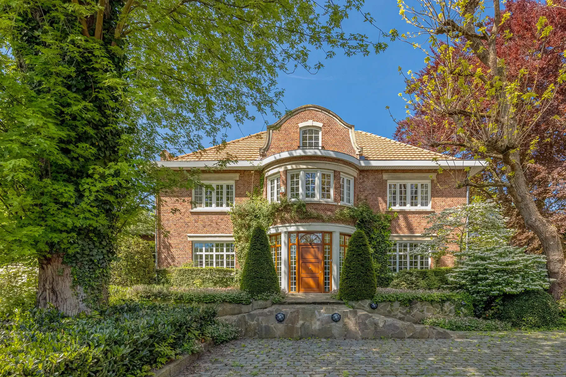 Charmante villa met zwembad op een mooi perceel  foto {{pictureIndex}}