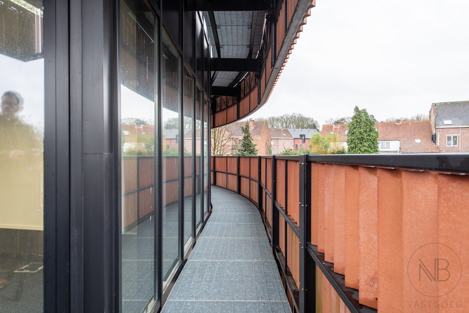 Volledig ingerichte en verhuurde kantoorverdieping in het zakelijke centrum van Genk (Botta-gebouw) foto 7