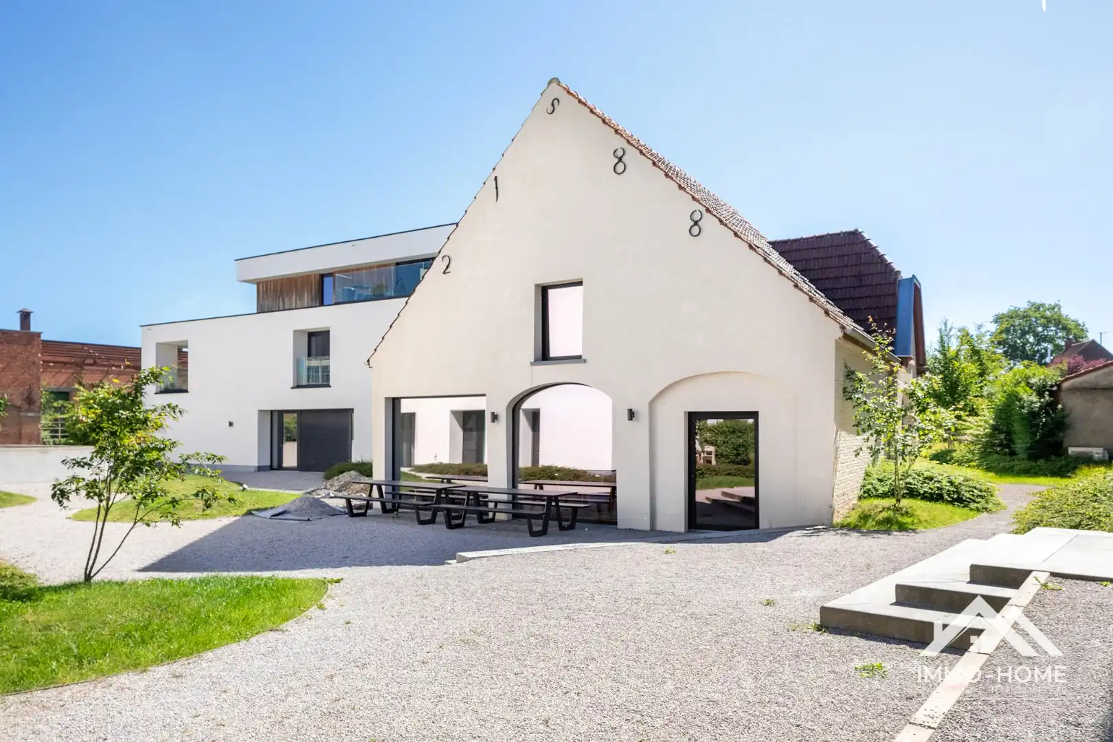 Instapklaar modern appartement met autostaanplaats foto 18