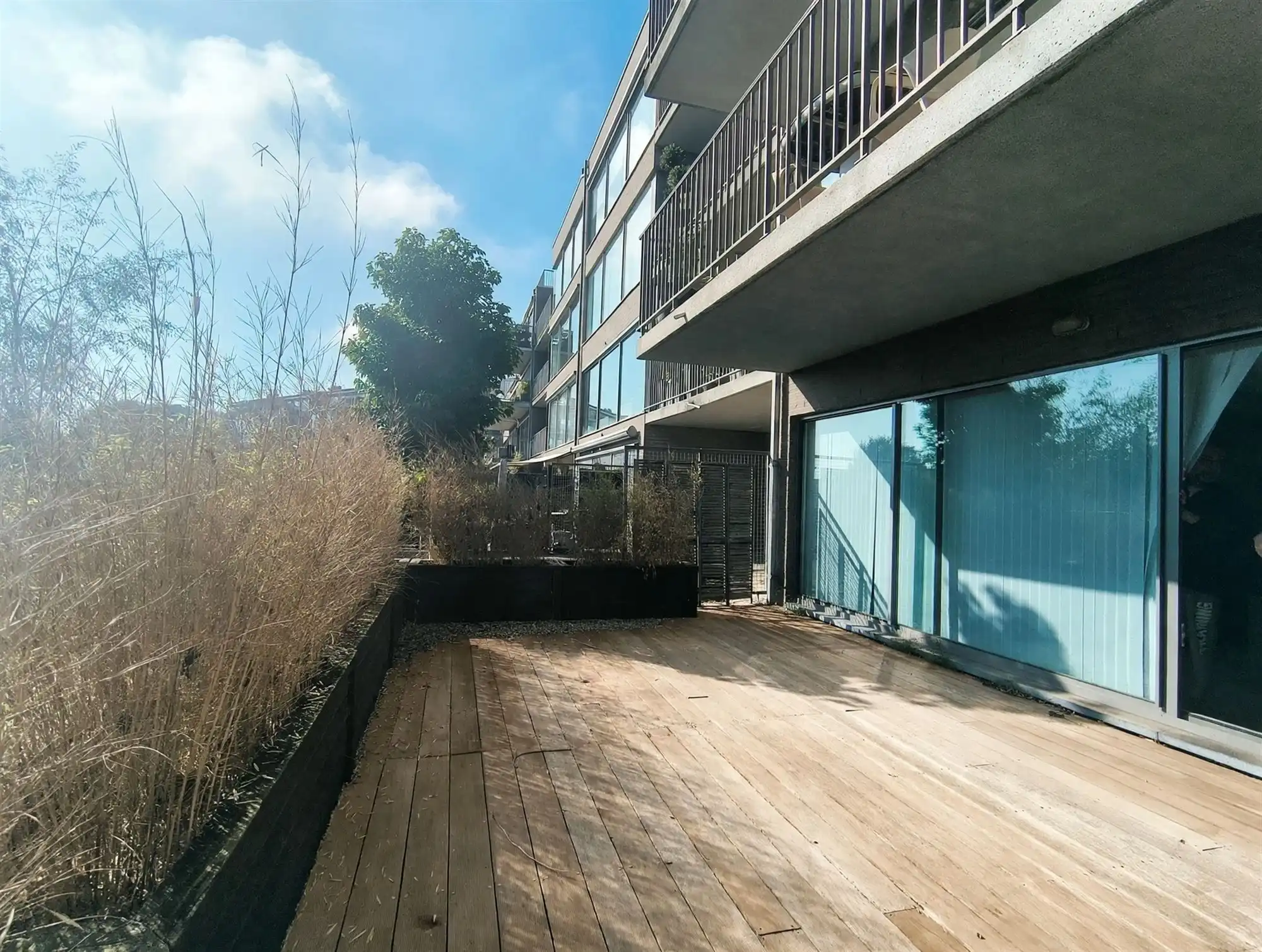 Wonen met klasse in dit appartement aan de waterkant. Met 2 slaapkamers, groot terras, autostaanplaats ondergronds. foto 13