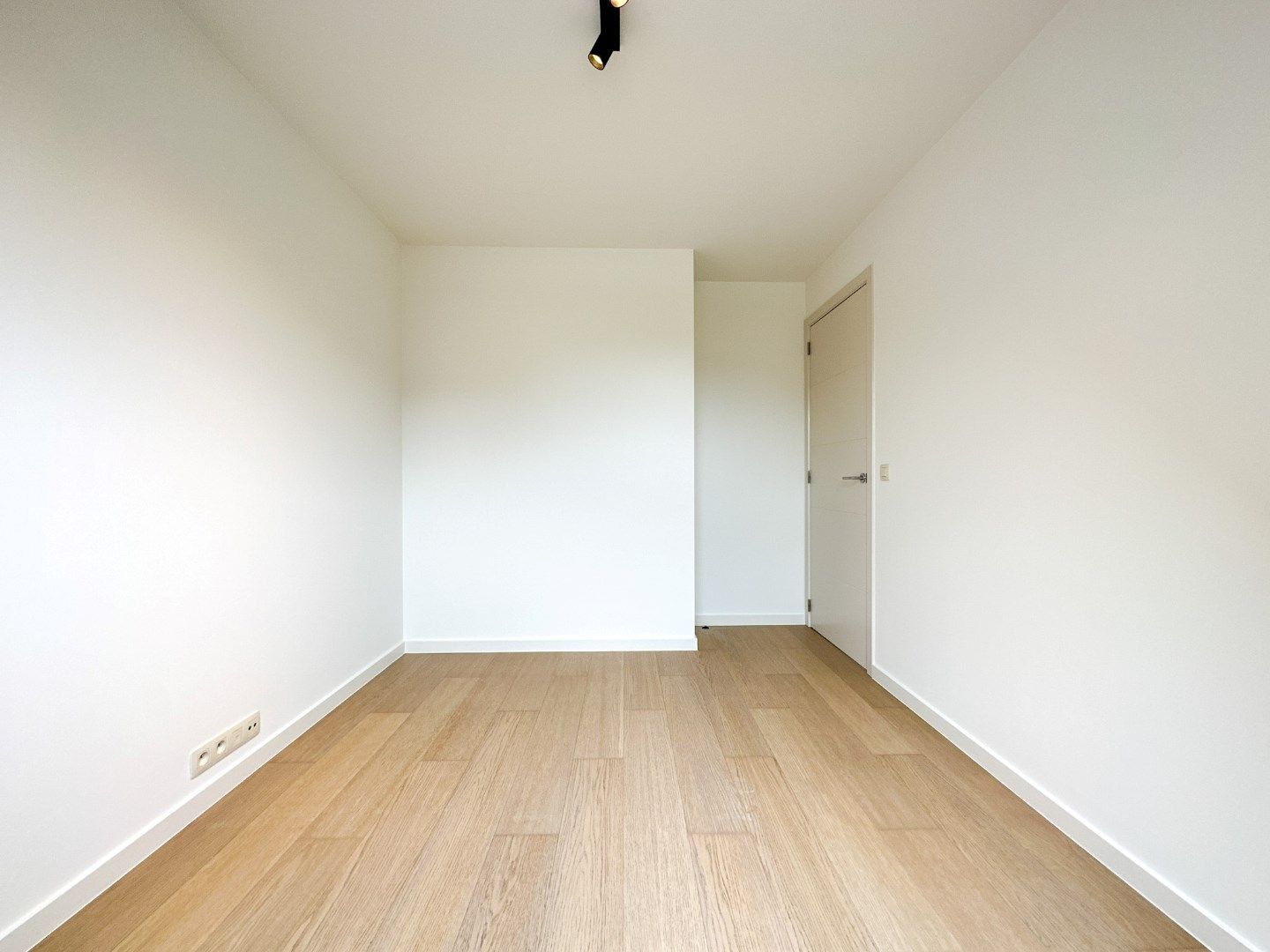 Instapklare woning met 3 slpk, tuin, autostaanplaats, rustige gelegen te Lichtervelde foto 19