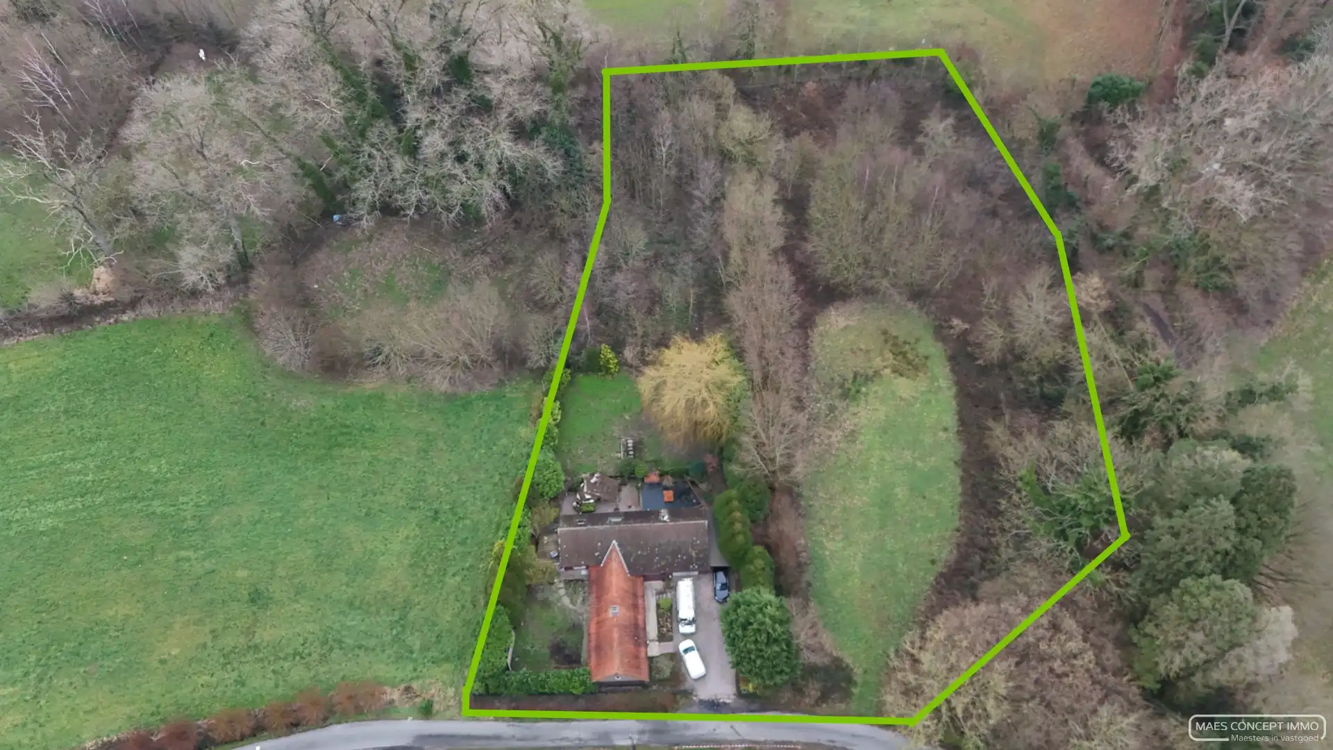 Rustig gelegen woning op unieke locatie op perceel van 5400 m2 foto {{pictureIndex}}