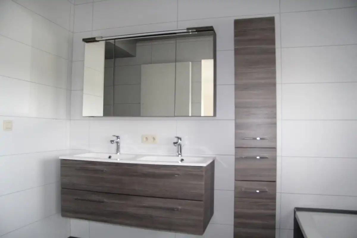 Moderne en ruime woning met 3 slk, terras en tuin  foto 18