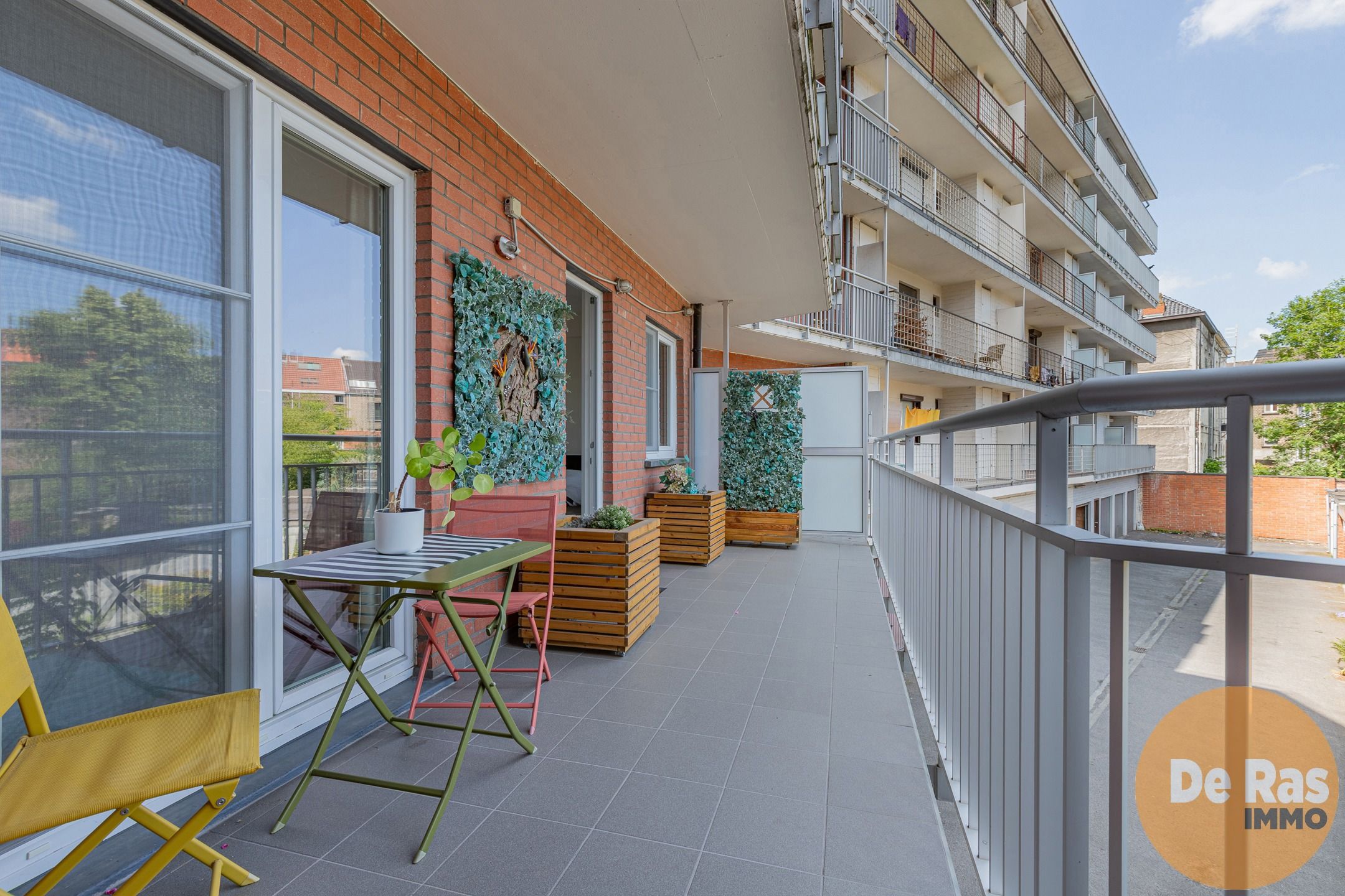 GENT - Instapklaar 4 slaapkamer appartement op 1ste verdiep foto 2