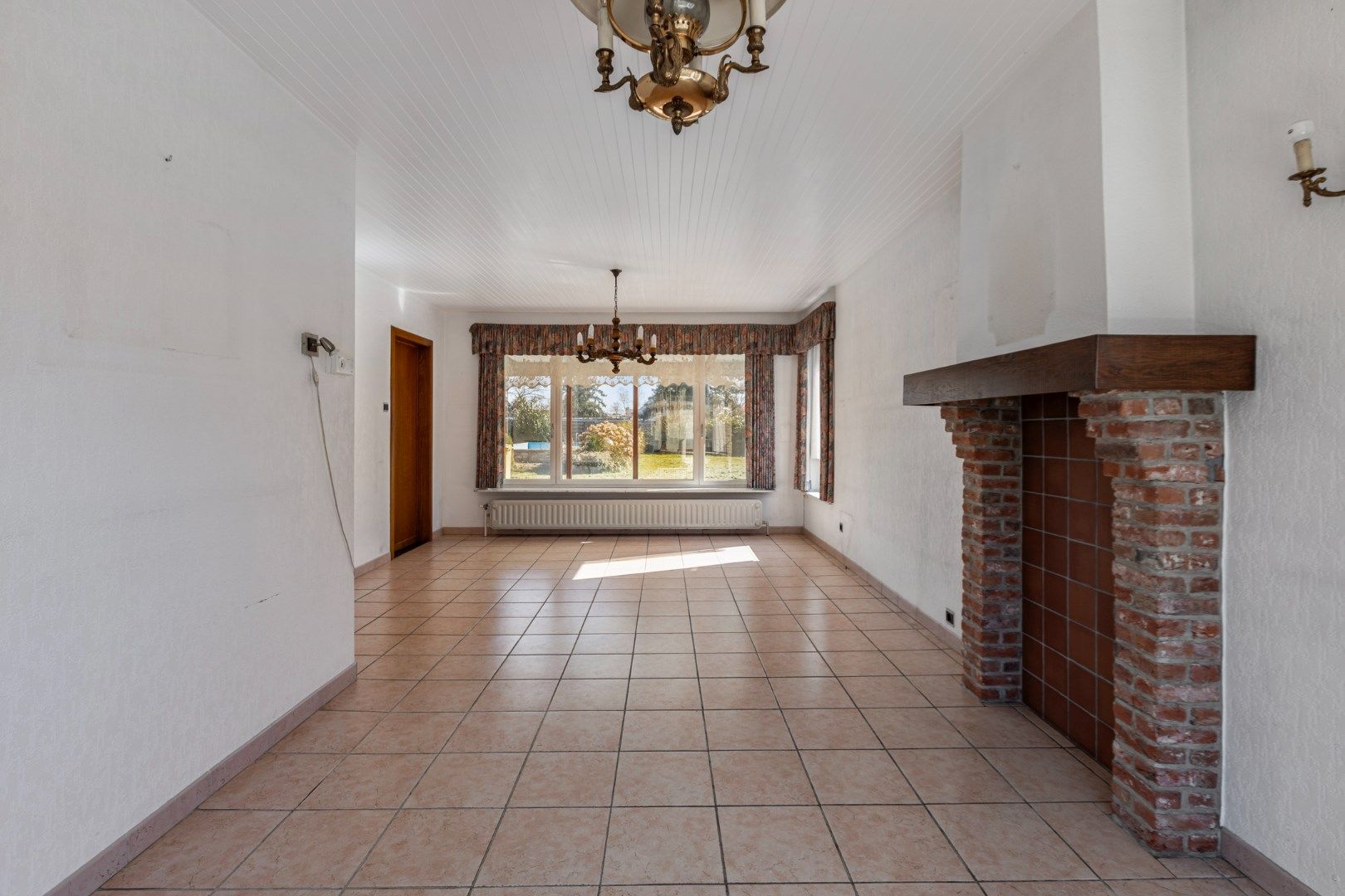 Te renoveren woning met garage en ruime tuin nabij het centrum van Dessel ! foto 7