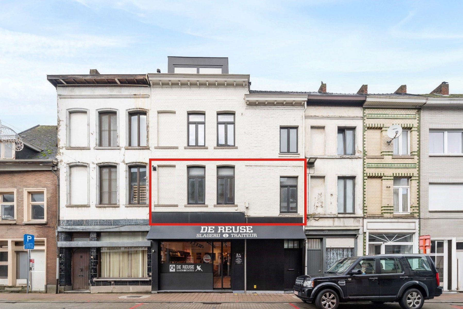 TE KOOP - gerenoveerd appartement met 1 slaapkamer en bureau foto 1