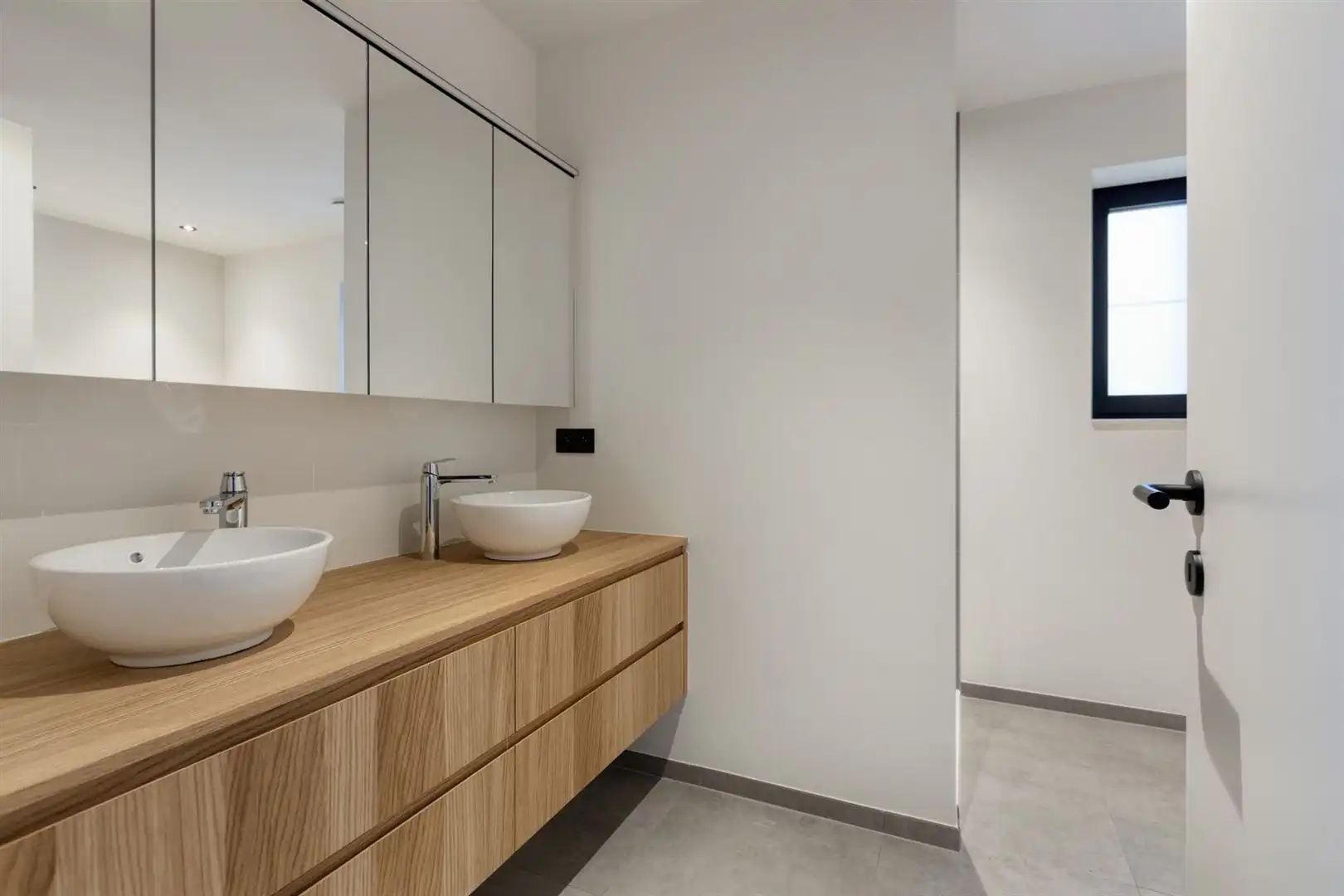 TE HUUR: Ruime nieuwbouwwoning met 3 slaapkamers te Pelt! foto 12
