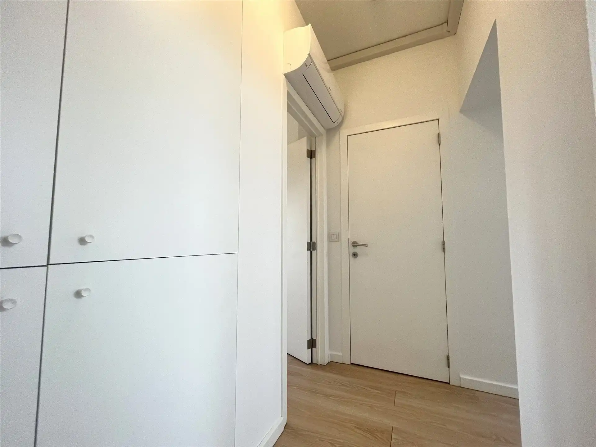 Lichtrijk appartement op toplocatie in Deurne! foto 5