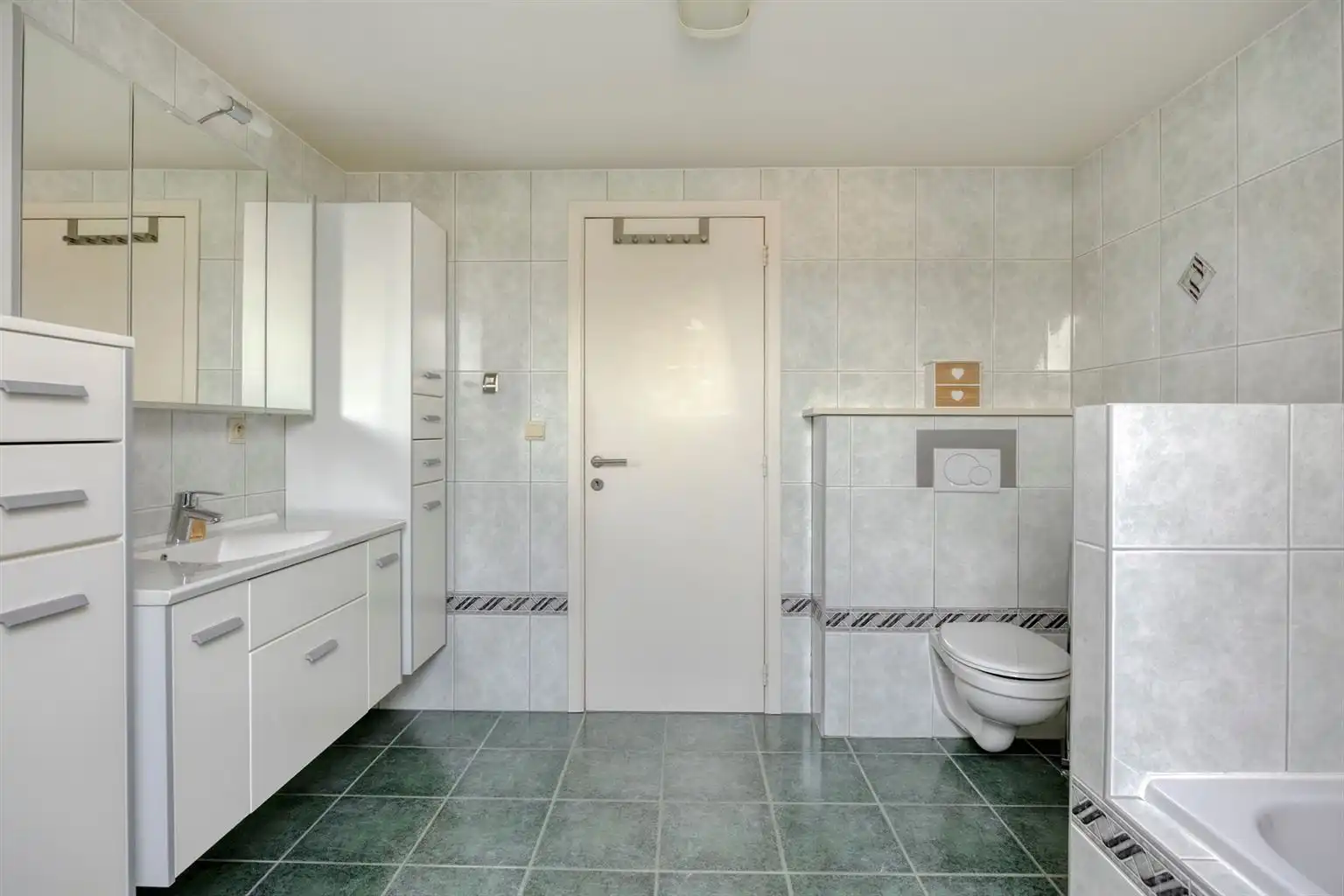 Vrijstaande woning met 3 slaapkamers, inpandige garage, omheinde tuin en zonnepanelen, zeer rustig gelegen in het landelijke Molenbeersel. foto 23