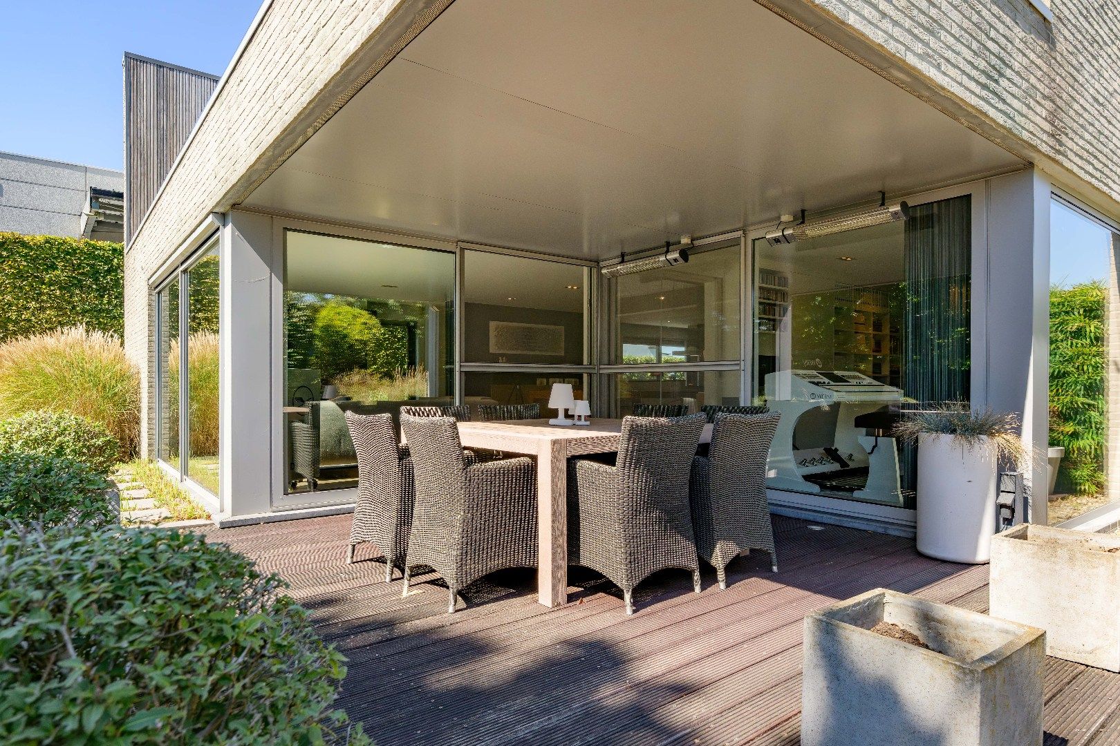 Exclusieve villa met luxueuze afwerking en vergezicht op velden te Zwevezele foto 22