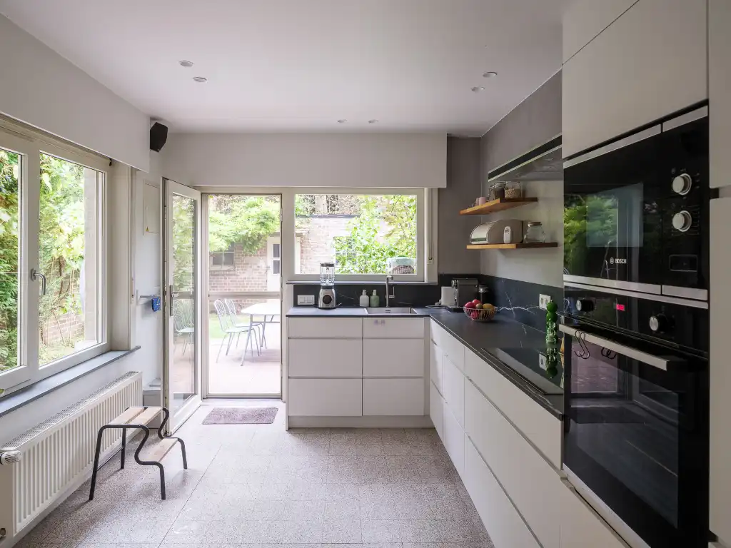 Karaktervolle burgerwoning (225 m²) met romantische tuin, gelegen in de gegeerde stationsbuurt foto 11