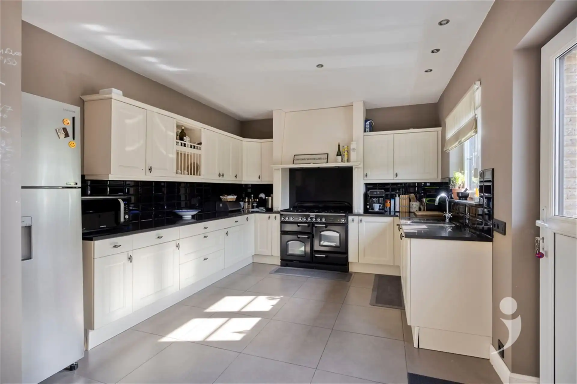 Prachtige villa met hoogwaardige afwerking foto 15