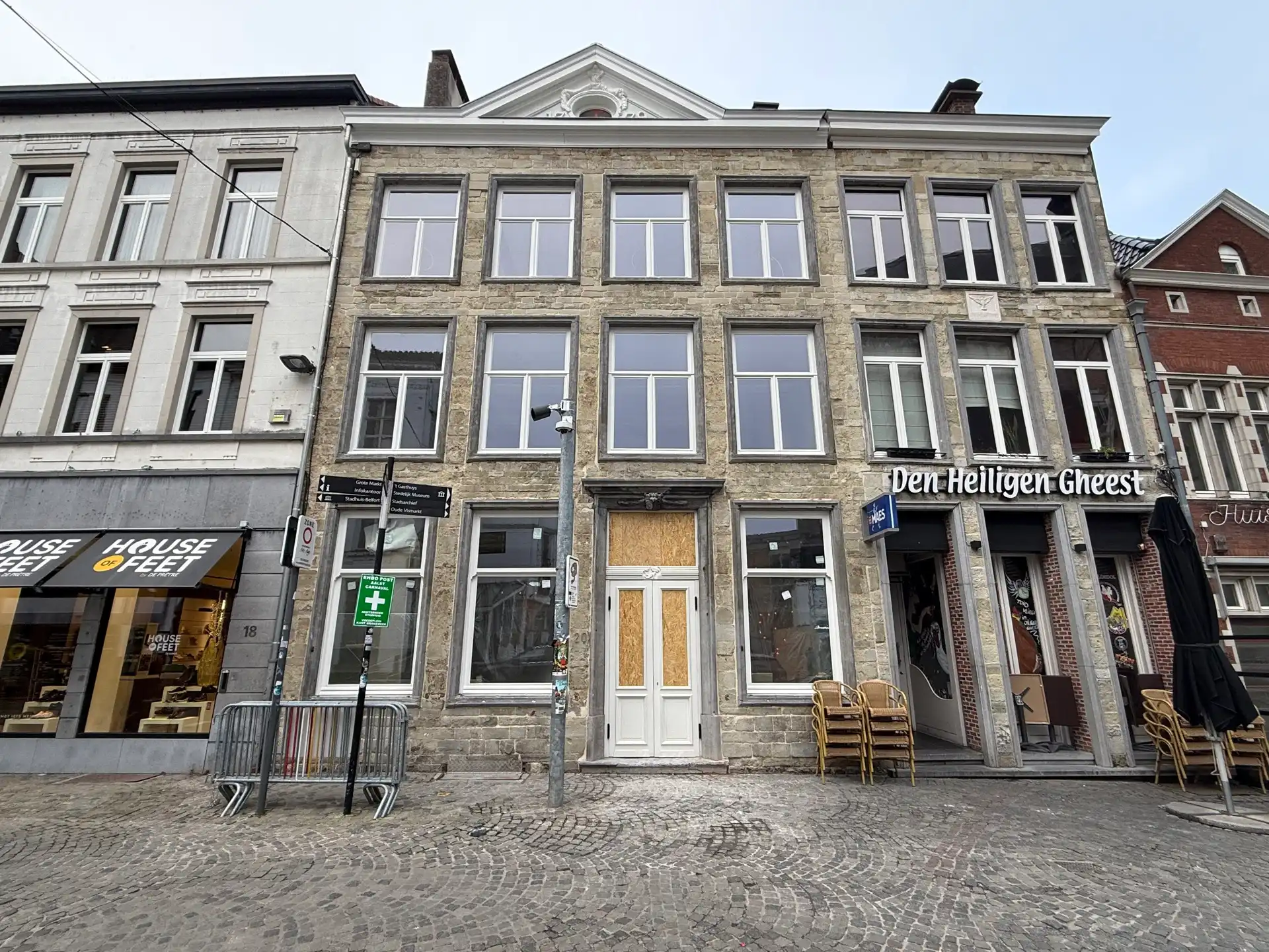 AALST – Uniek historisch handelspand met duplex appartement op absolute toplocatie foto {{pictureIndex}}