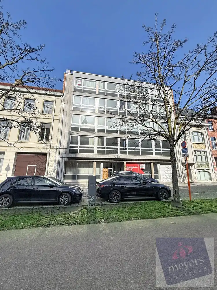 Lichtrijk appartement met ruim zonneterras in het hart van Hasselt foto {{pictureIndex}}