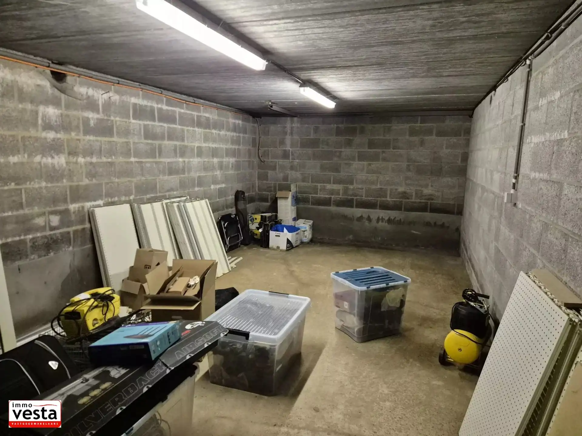 Degelijk handelspand op een goede ligging foto 7