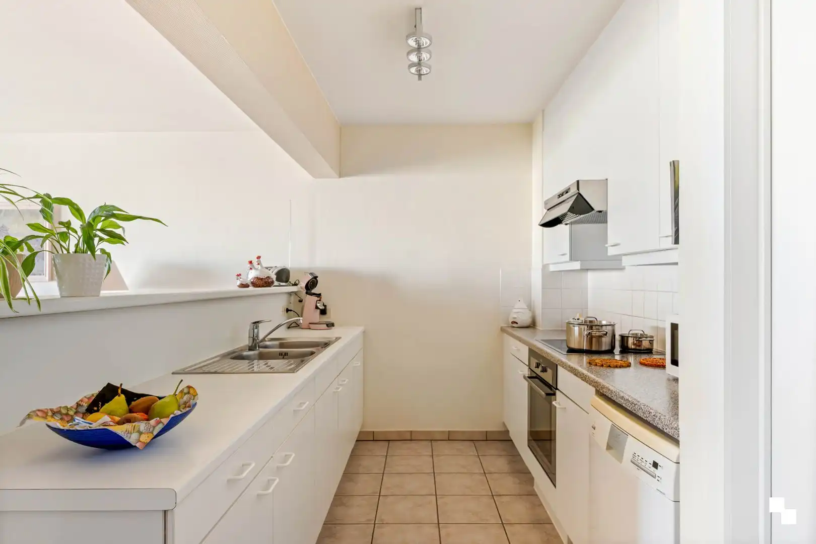 Instapklaar appartement in centrum Waregem foto 11
