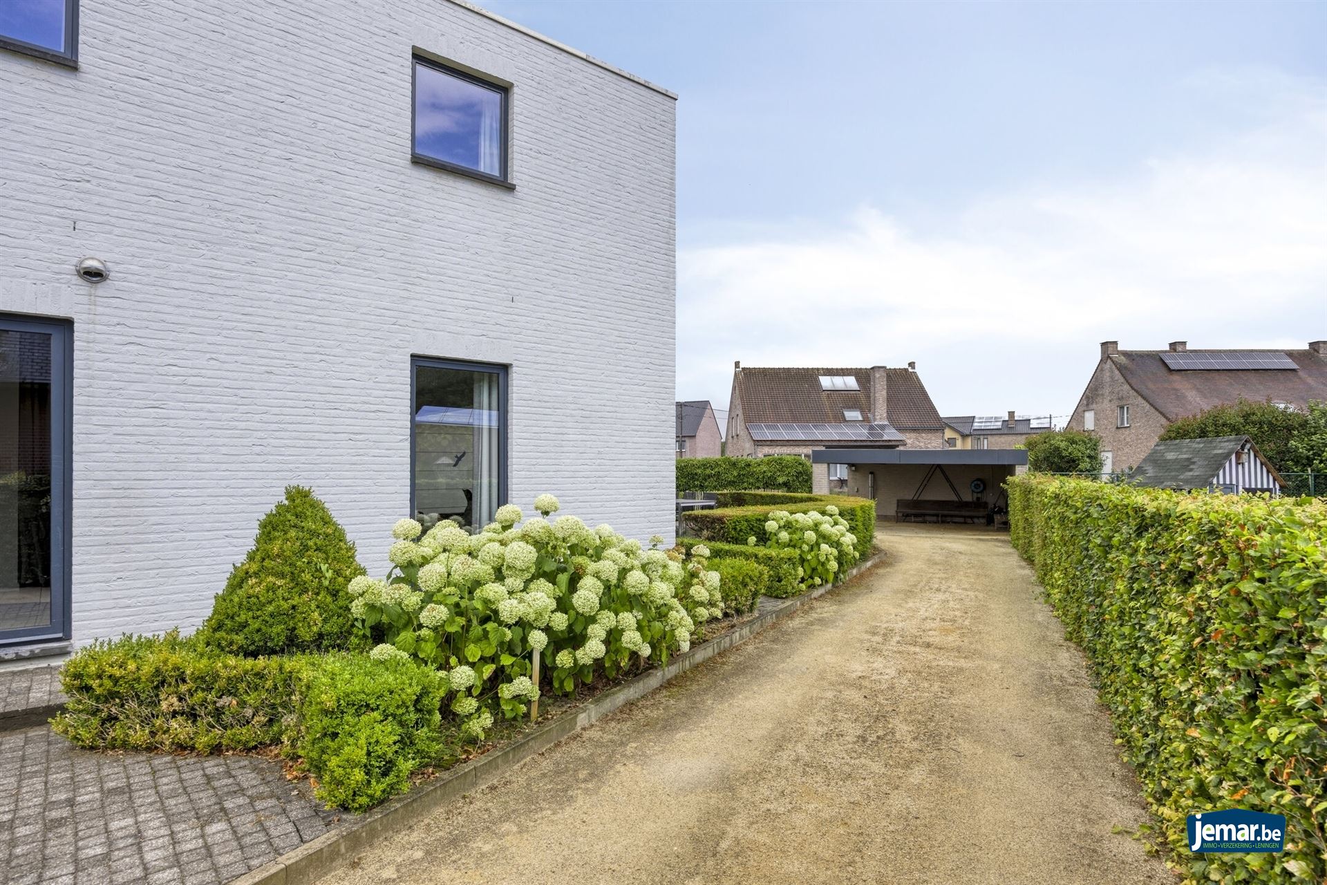 Ruime gezinswoning met 4 slaapkamers en 2 badkamers foto 45