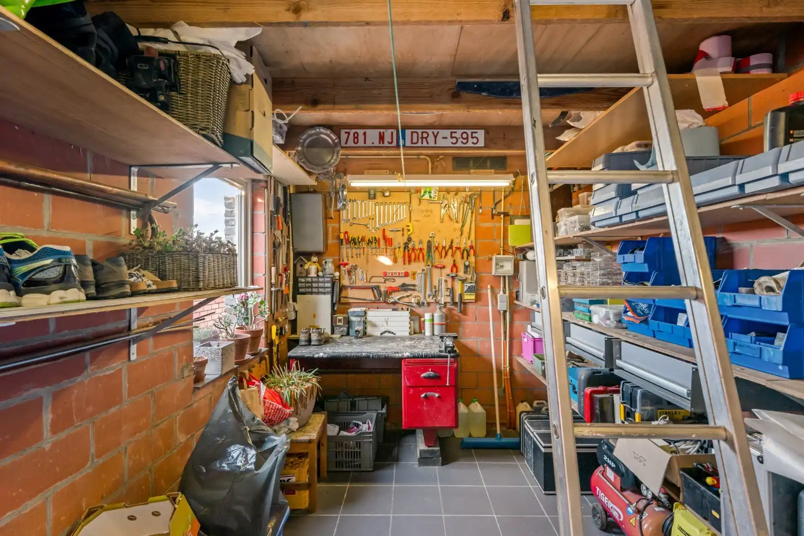 Instapklare woning met 3 slaapkamers en zonnige tuin in Vlamertinge foto 17