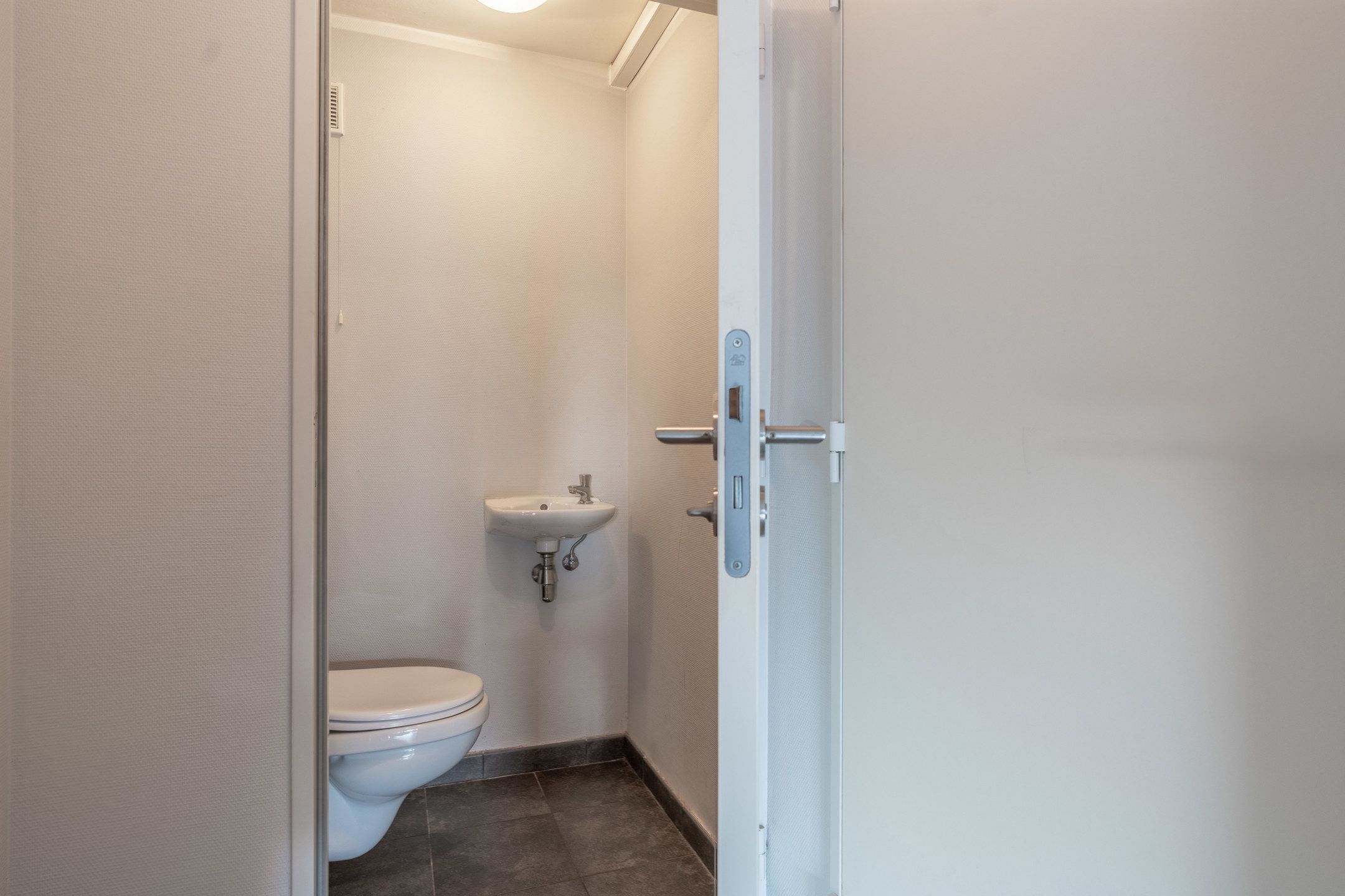 Modern 2-slaapkamer appartement met terras te Turnhout. foto 13