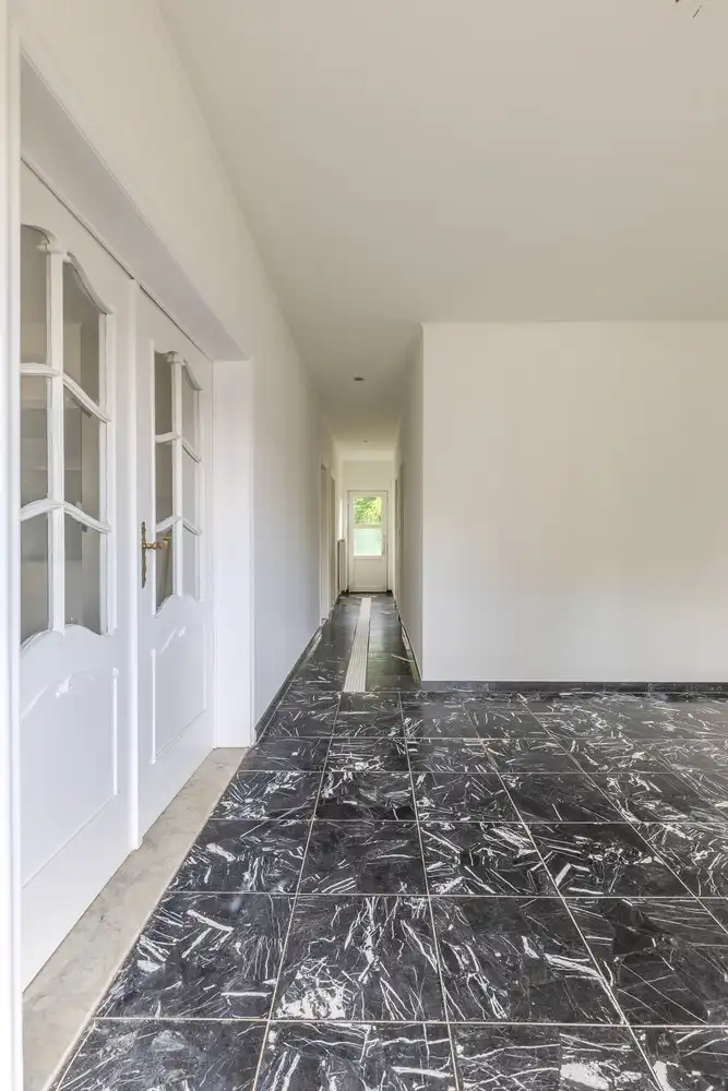 Instapklare woning op een ruim perceel van circa 8a8ca met tuin en garage op een gunstige locatie. foto 6