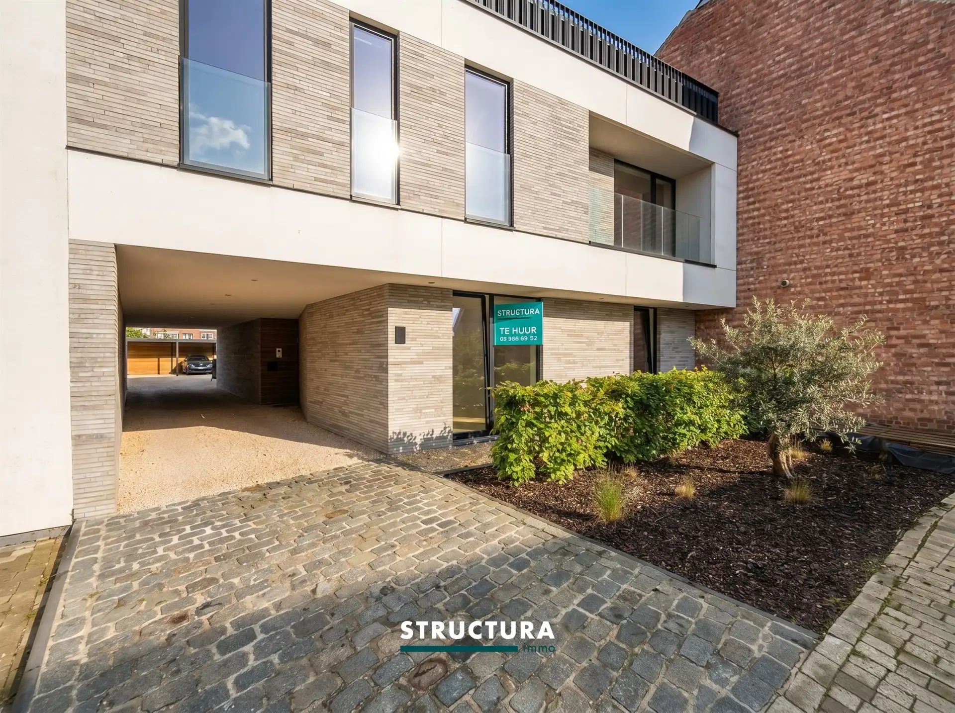 Gelijksvloer appartement met tuin en staanplaats  foto {{pictureIndex}}