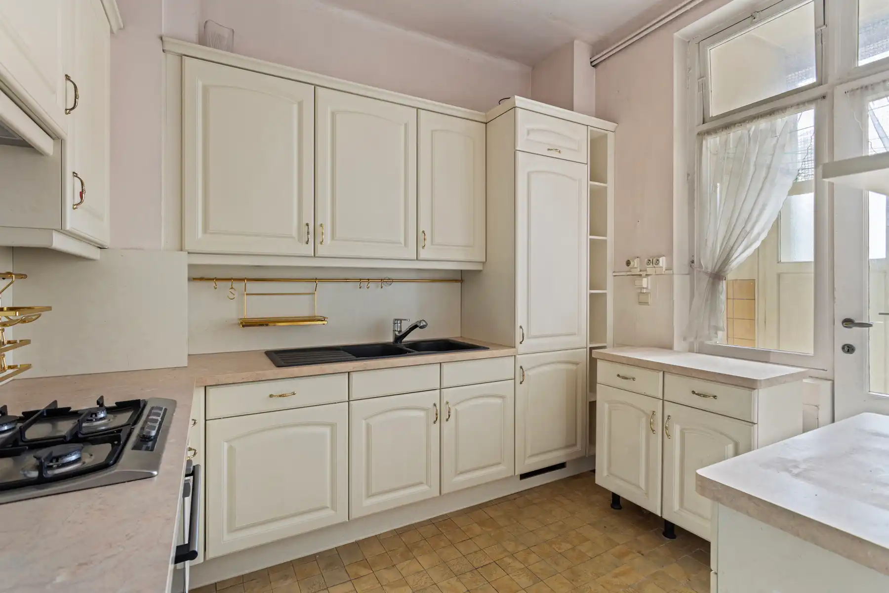 Stijlvol appartement met 1 slaapkamer in de Europese wijk foto 9