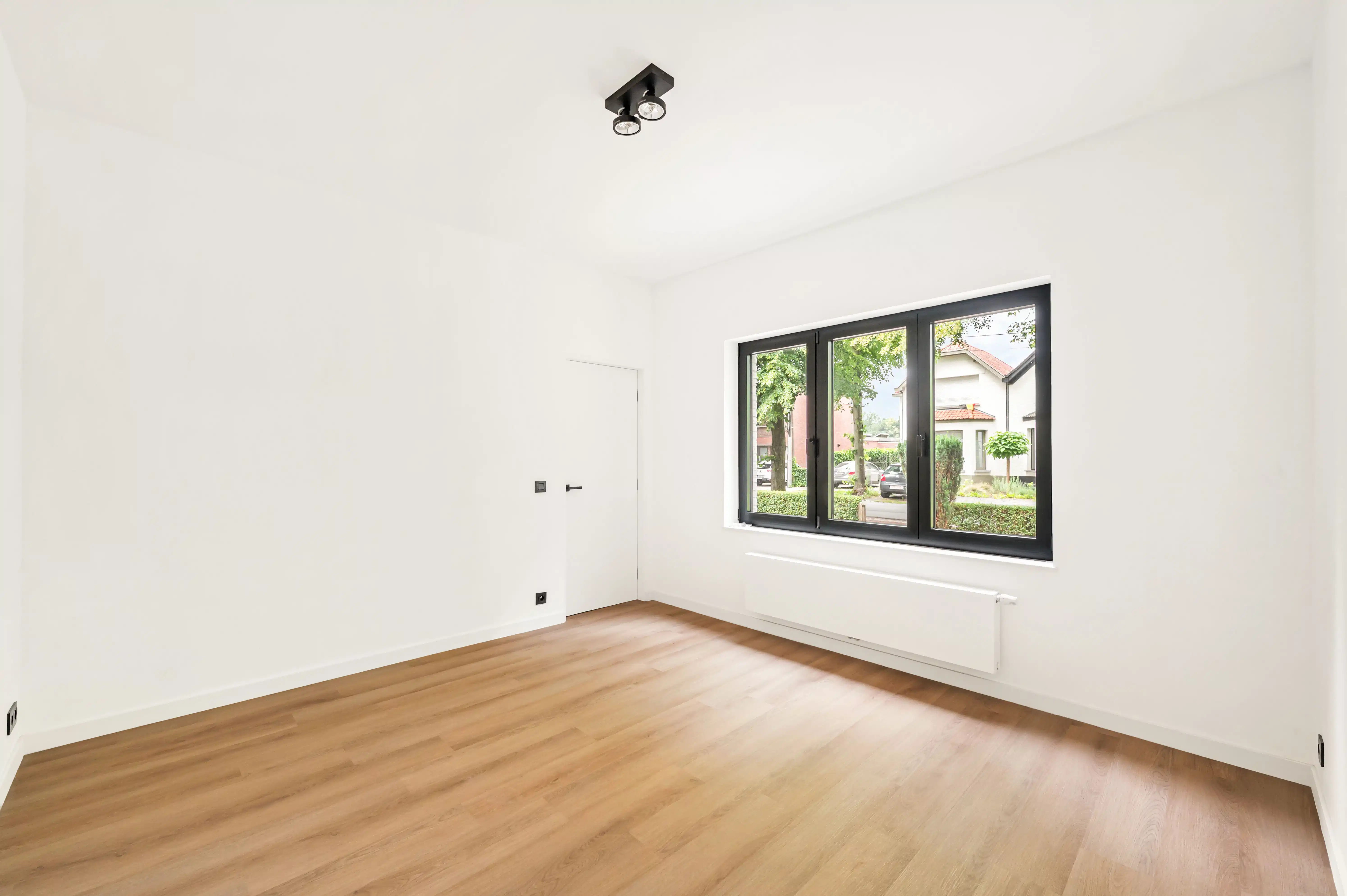 Instapklare woning met 4 slaapkamers en 2 badkamers ! foto 24