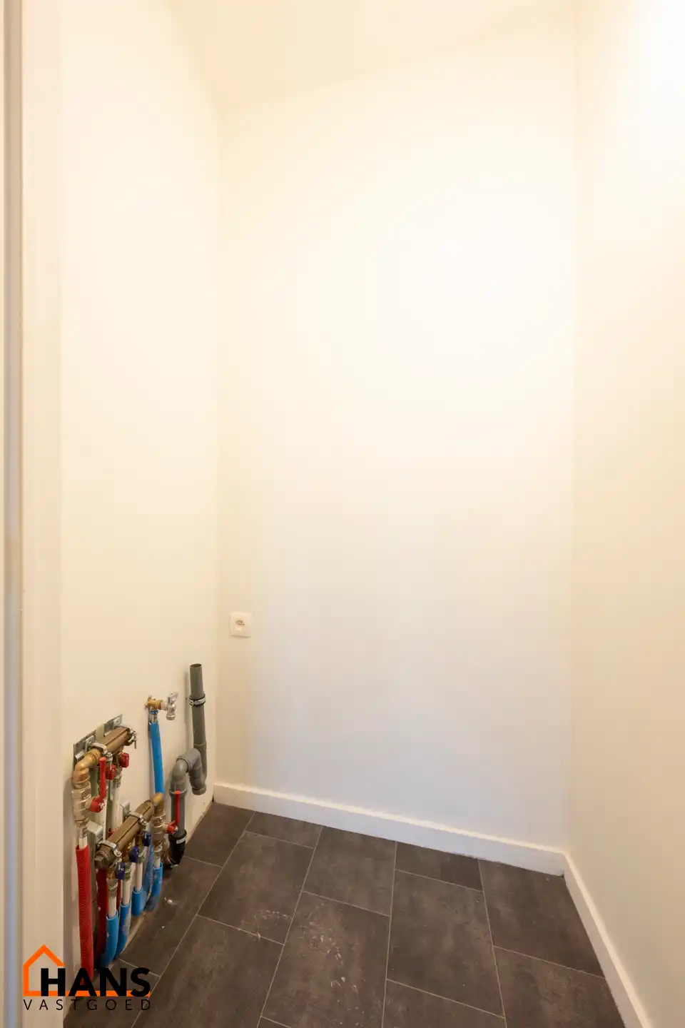 Gerenoveerd appartement met garage foto 14