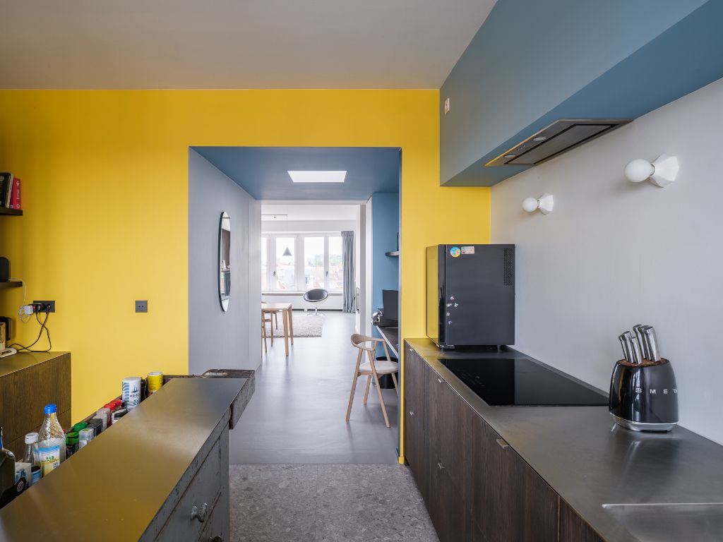 Omgeving Sint-Pietersstation. Stijlvol en architecturaal gerenoveerd appartement met 2 volwaardige slaapkamers, privatieve staanplaats en een zonnig terras. foto 11
