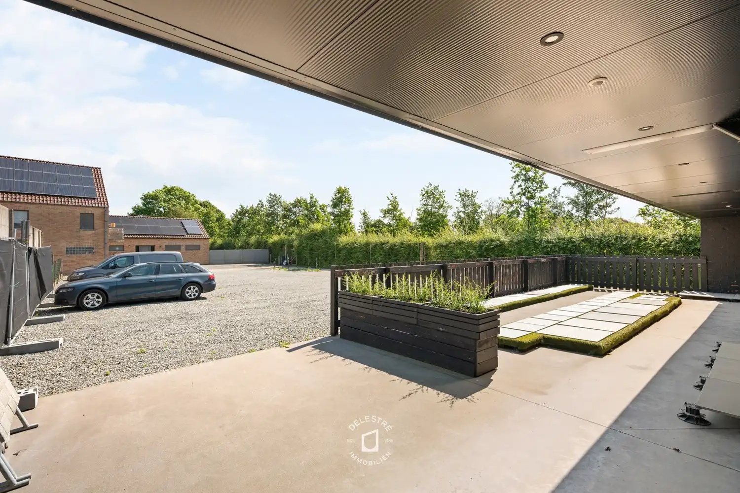 ERG RUIME KWALITATIEF VERHUURDE HANDELSWONING + GROND OF PARKING 12a23ca foto 7