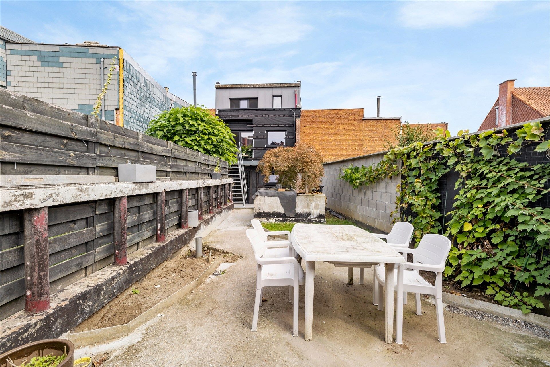 Instapklare bel-étage woning met grote garage en zonnig tuintje gelegen in een doodlopende woonstraat foto 20