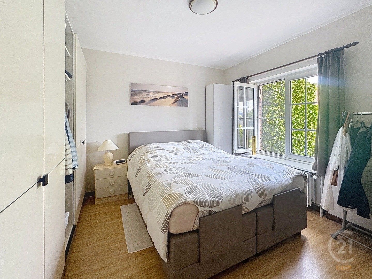 Karaktervolle woning met ruime tuin in het centrum van Leffinge foto 12