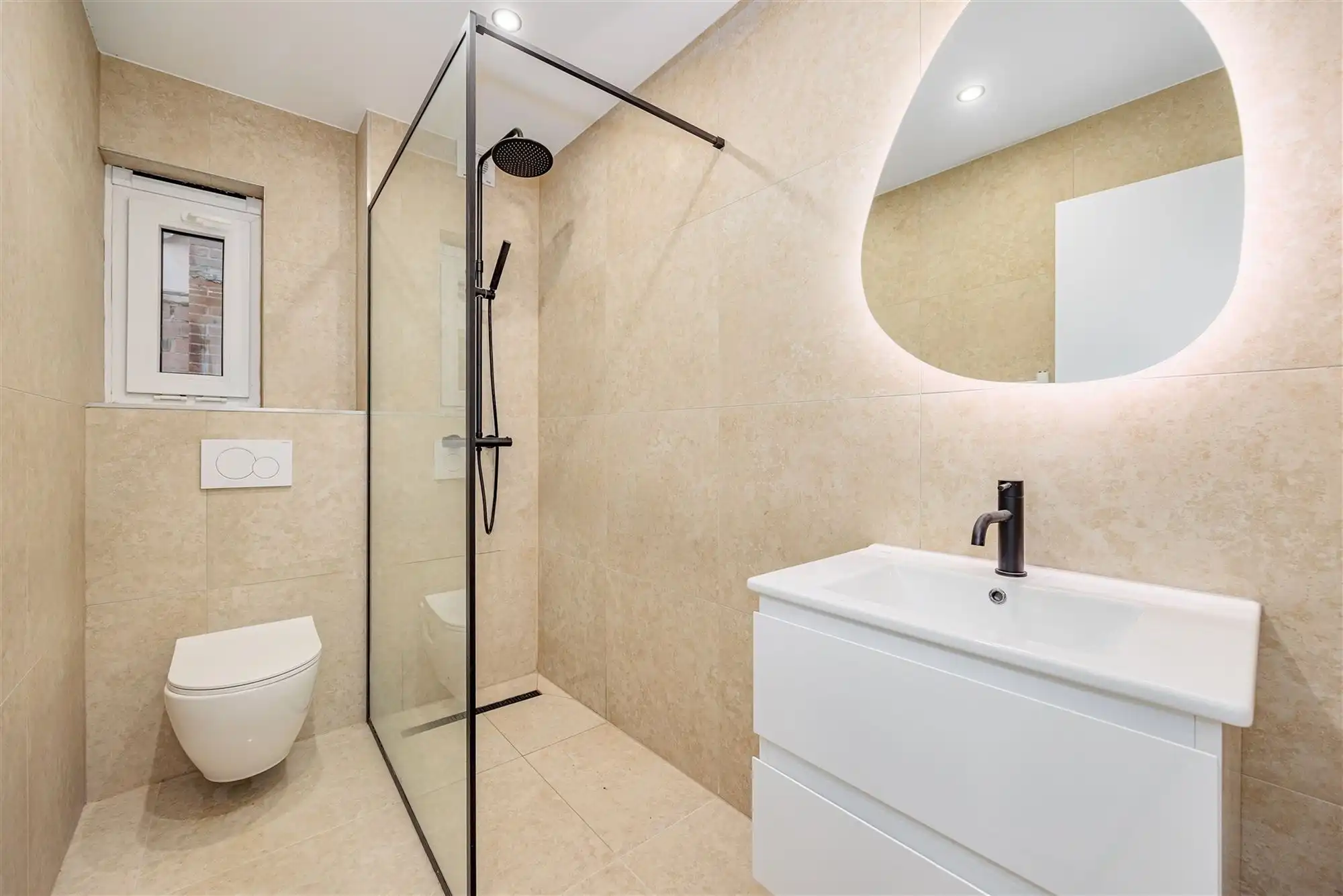 Vergund gerenoveerd appartementsgebouw  foto 32