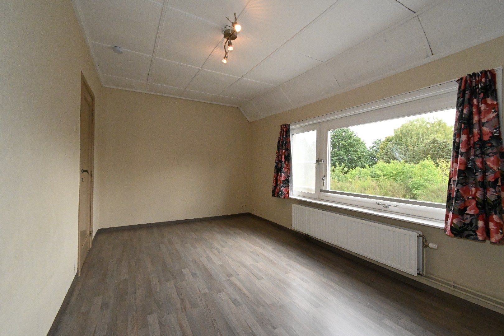 Halfopen bebouwing met tuin gelegen aan de rand van het centrum foto 24
