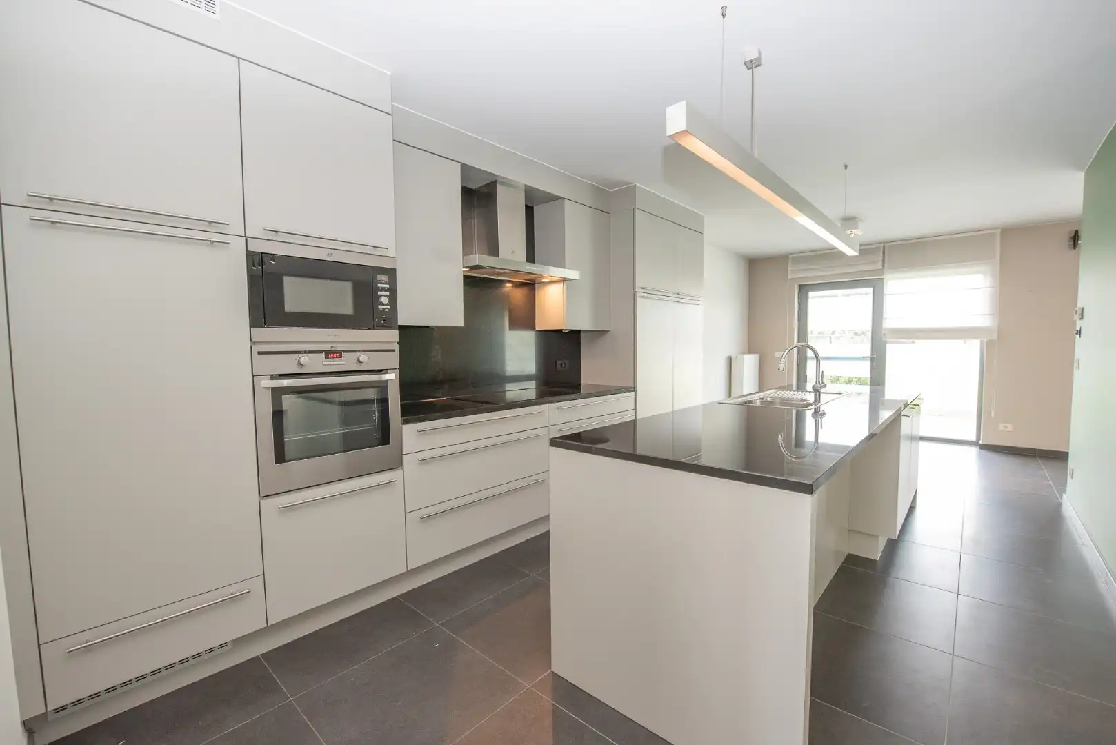 Rustig gelegen, ruime woning met 3 slaapkamers te Oeselgem! foto 10