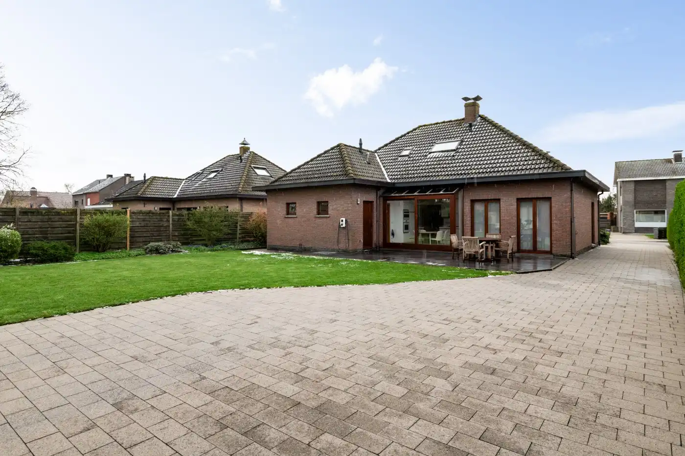 Instapklare, vrijstaande woning met 4 slpk., garage en grote tuin foto 32