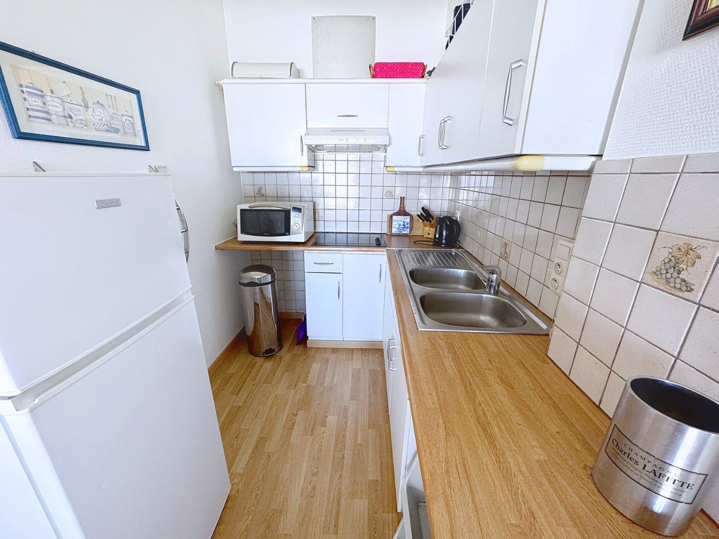 Te renoveren appartement met FRONTAAL ZEEZICHT foto 4