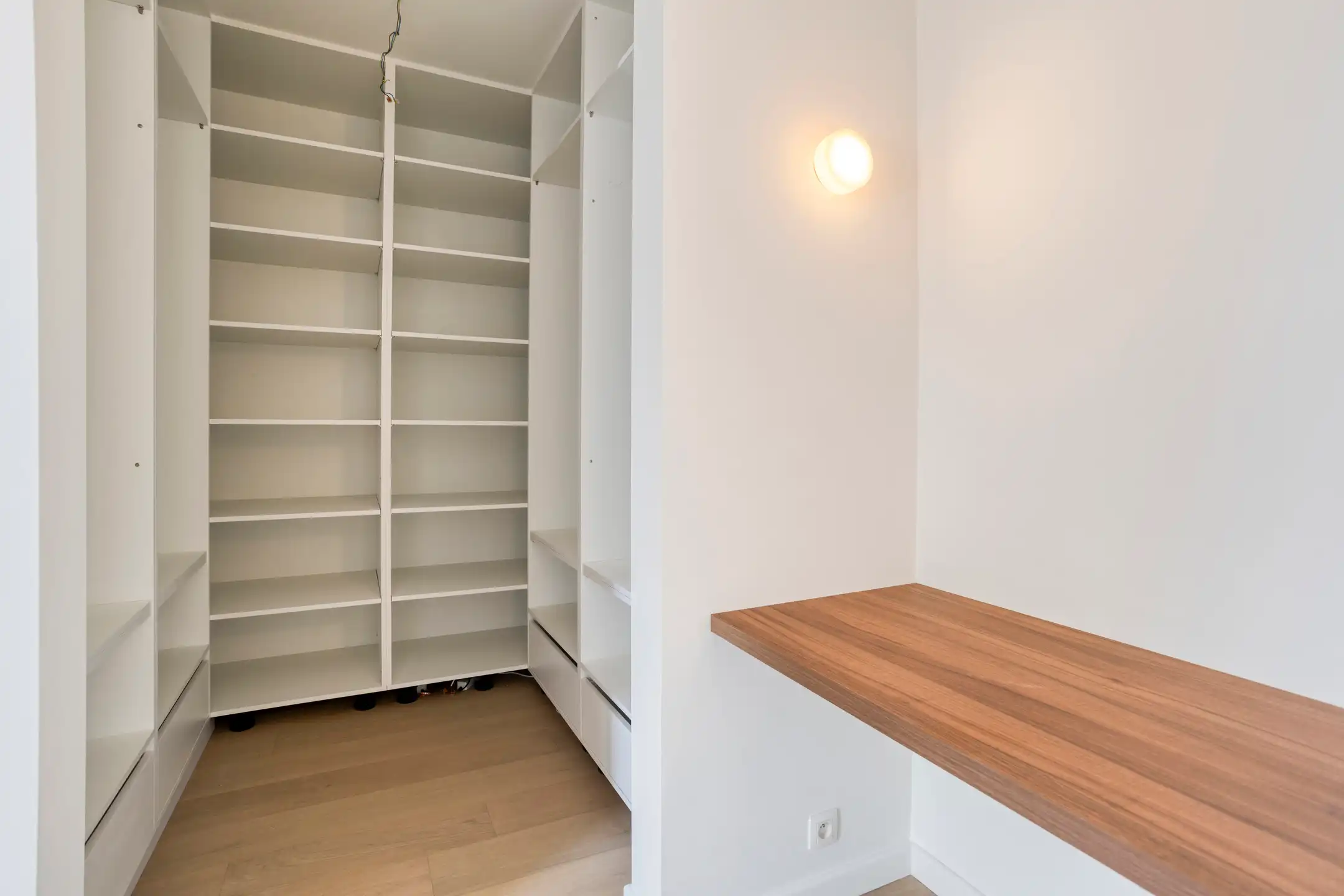 Luxueus afgewerkt gelijkvloersappartement met 3 slaapkamers foto 22
