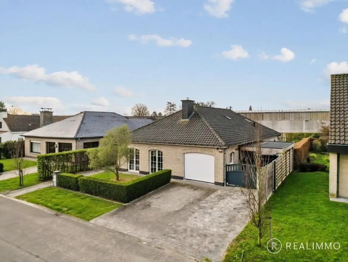 Pure luxe en ruimte op topligging in Waregem foto {{pictureIndex}}