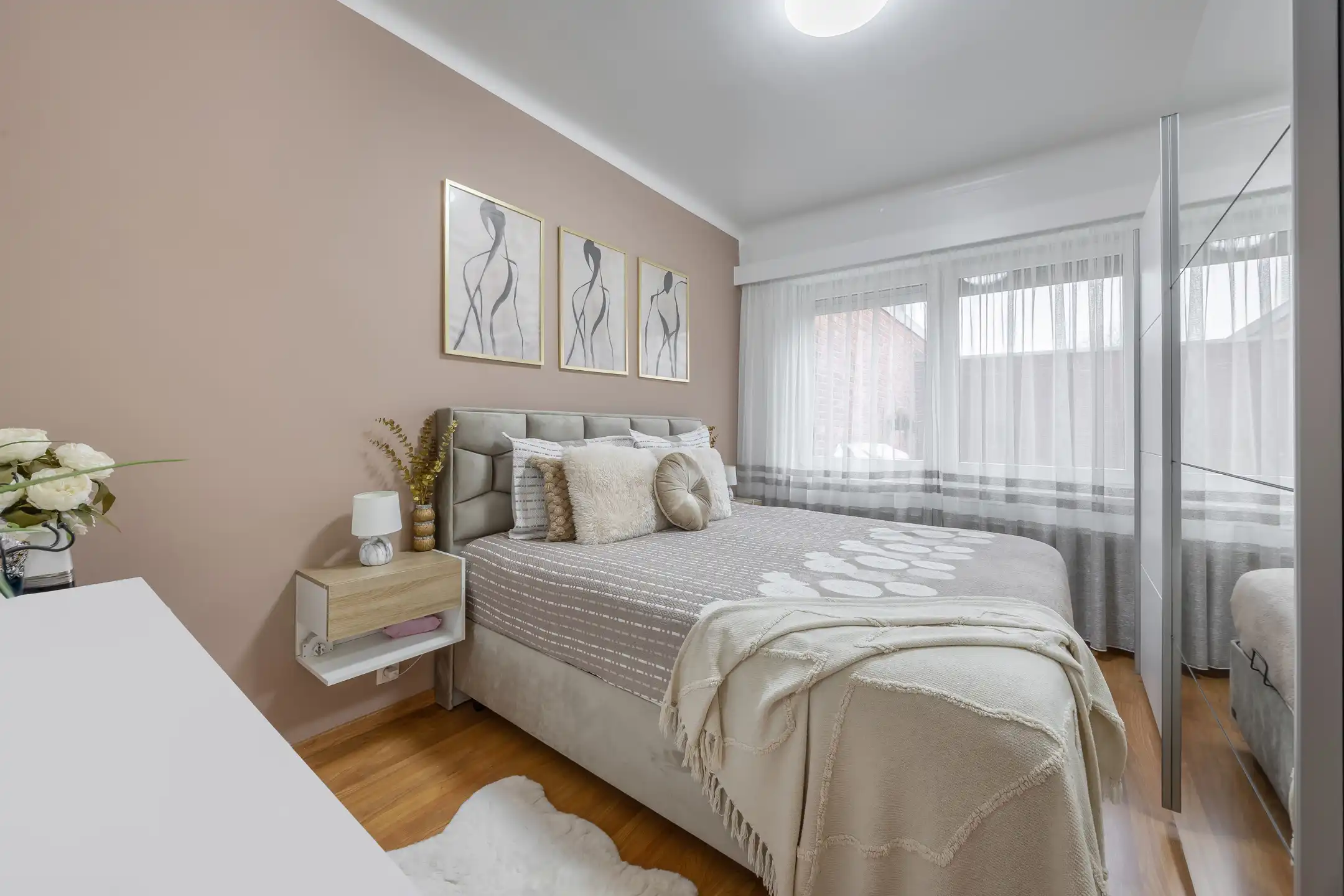 Zeer mooi gelijkvloers appartement met 2 slpk, tuin en grote garage foto 13