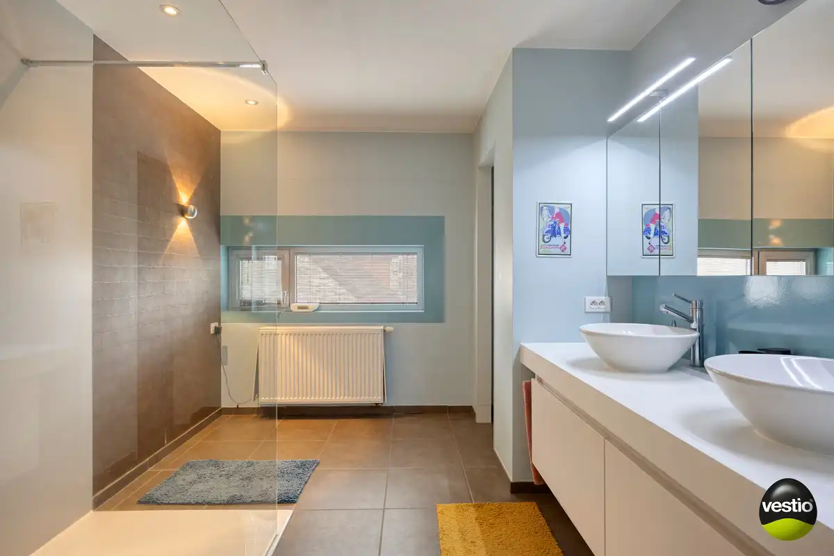 TIJDLOZE MODERNE WONING OP 10A73CA TE HOESELT. foto 26