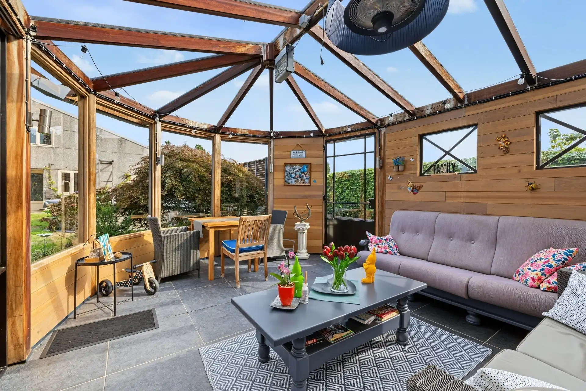 Ruime gezinswoning in klassiek landelijke stijl met aanpalende werkplaats van ca. 435m² foto 9
