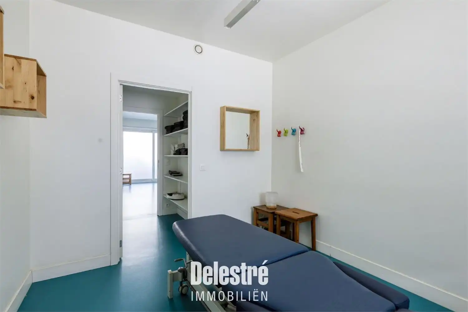 INSTAPKLAAR COMMERCIEEL GELIJKVLOERS OF KANTOOR foto 13