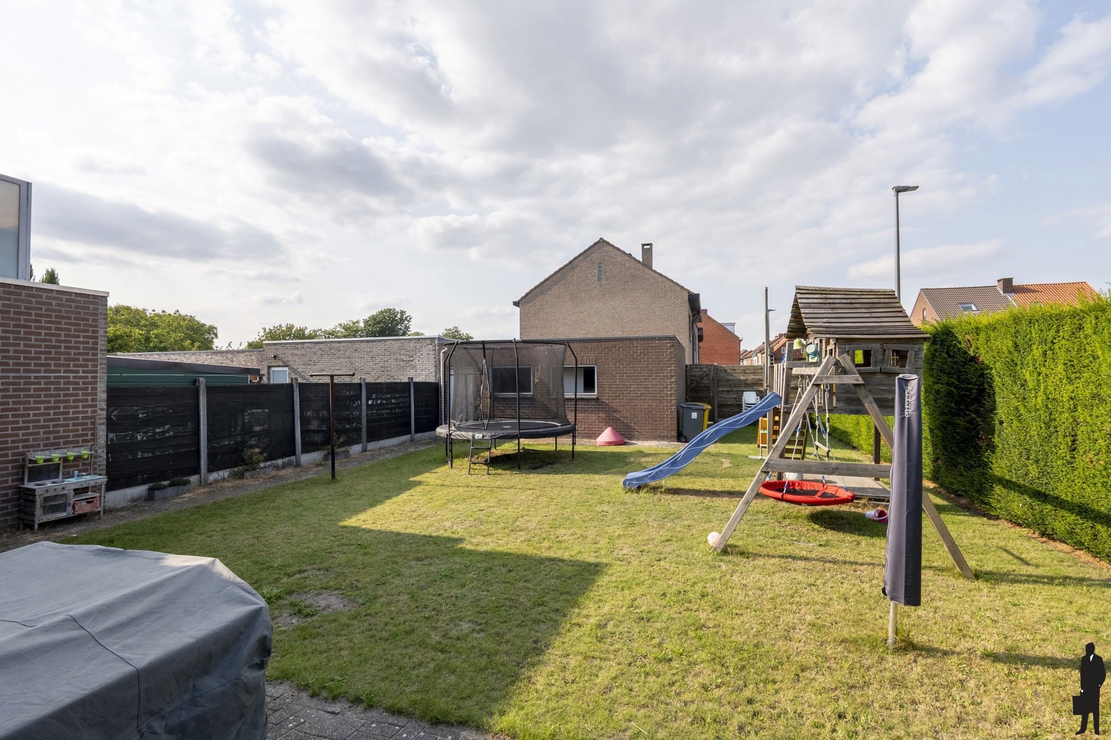Stijlvolle woning met 3 slpk., 2 gar. en ruime tuin op 410m² foto 13