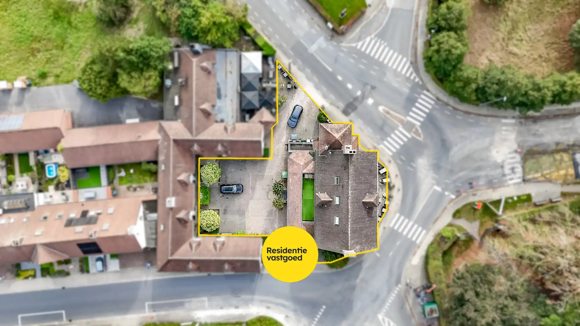 Multifunctionele eigendom met appartementen en handelszaken! foto 2
