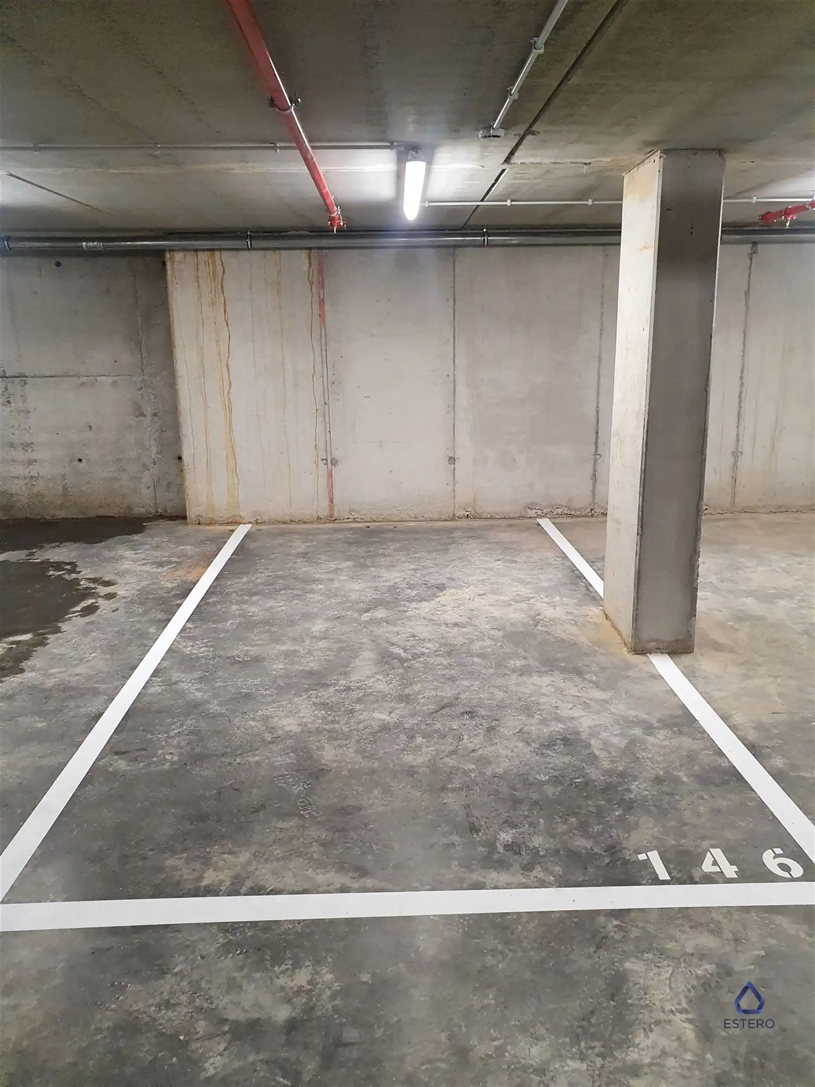 Autostaanplaats beschikbaar in het complex 'Grand Yard'.  foto 2