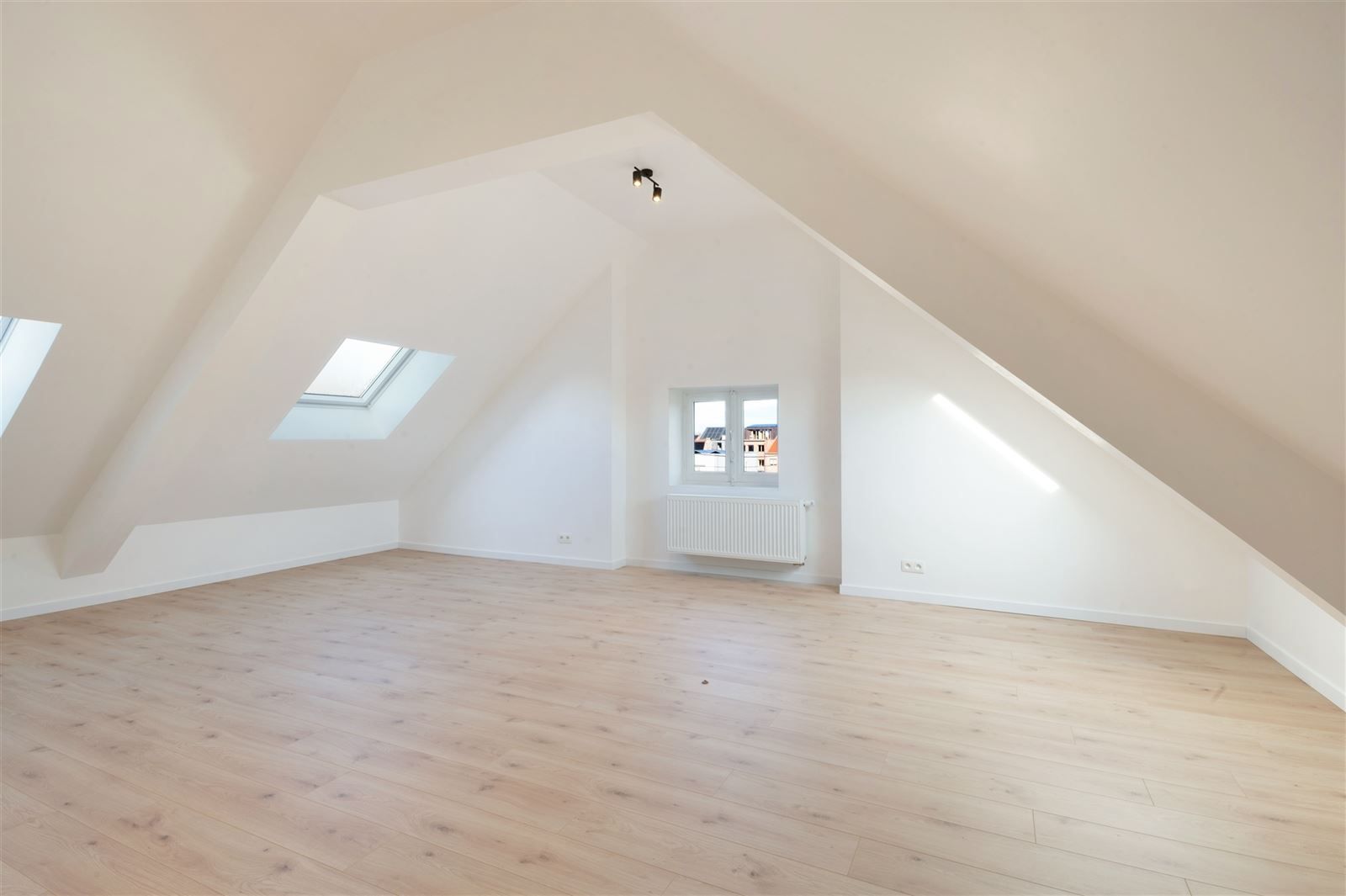 Gerenoveerde 3gevel woning met 4 slaapkamers foto 16